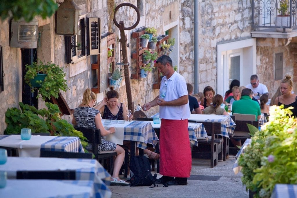 Ilustrativna fotografija bašte restorana Vinotoka